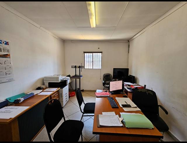 2,500M² WORKSHOP TO LET IN JET PARK